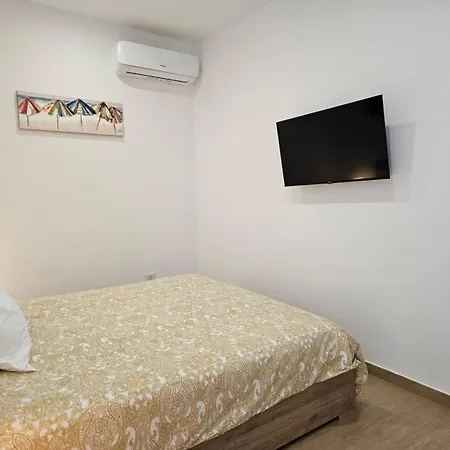 ゲストハウス Santalucia 3*